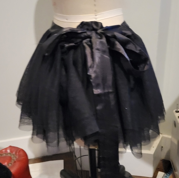 Black Ruffle Chiffon Party Blouse size M US 8 - Picture 7 of 8